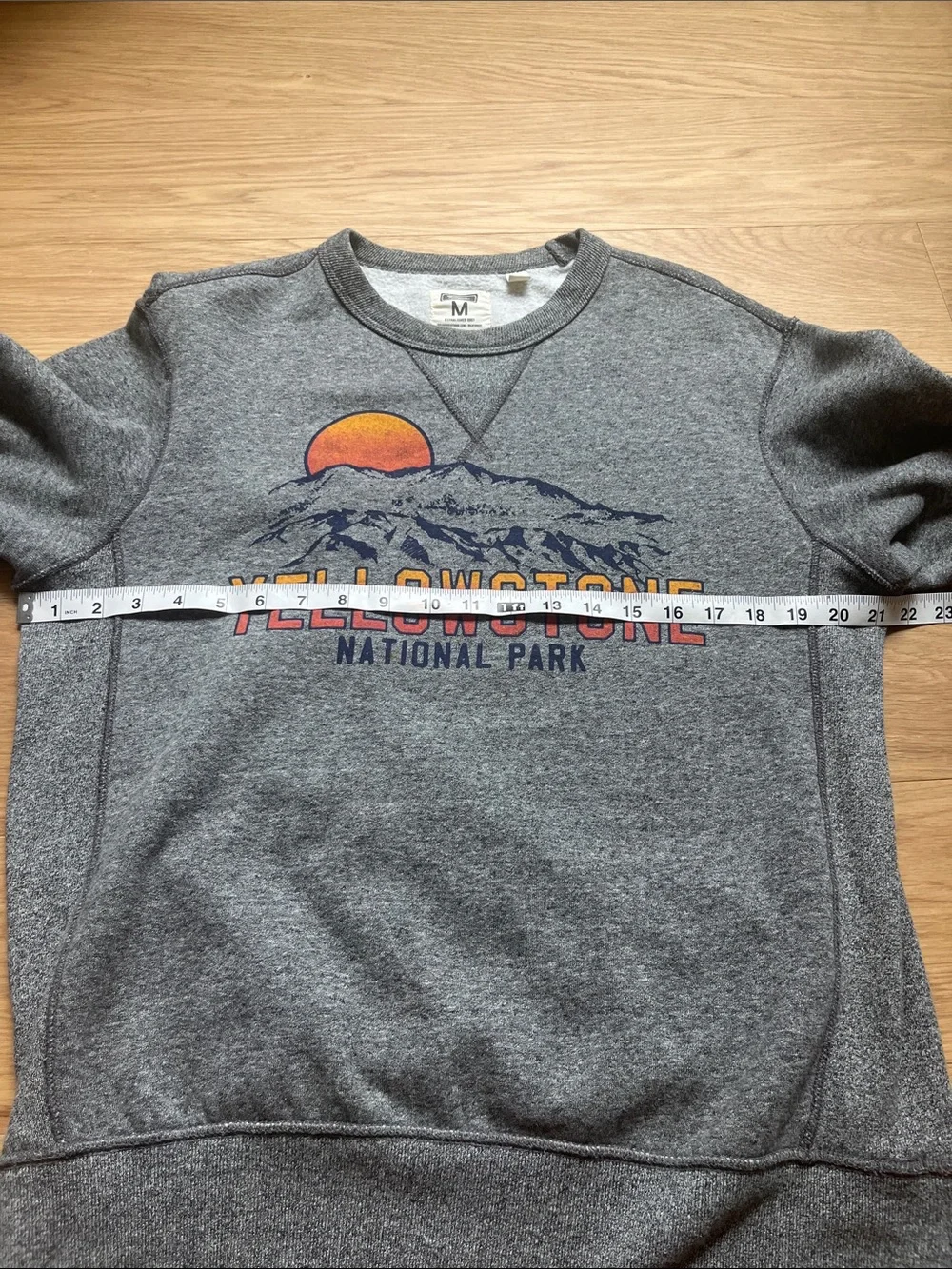 Tailgate(American Eagle) Yellowstone graphic sweatshirt size M